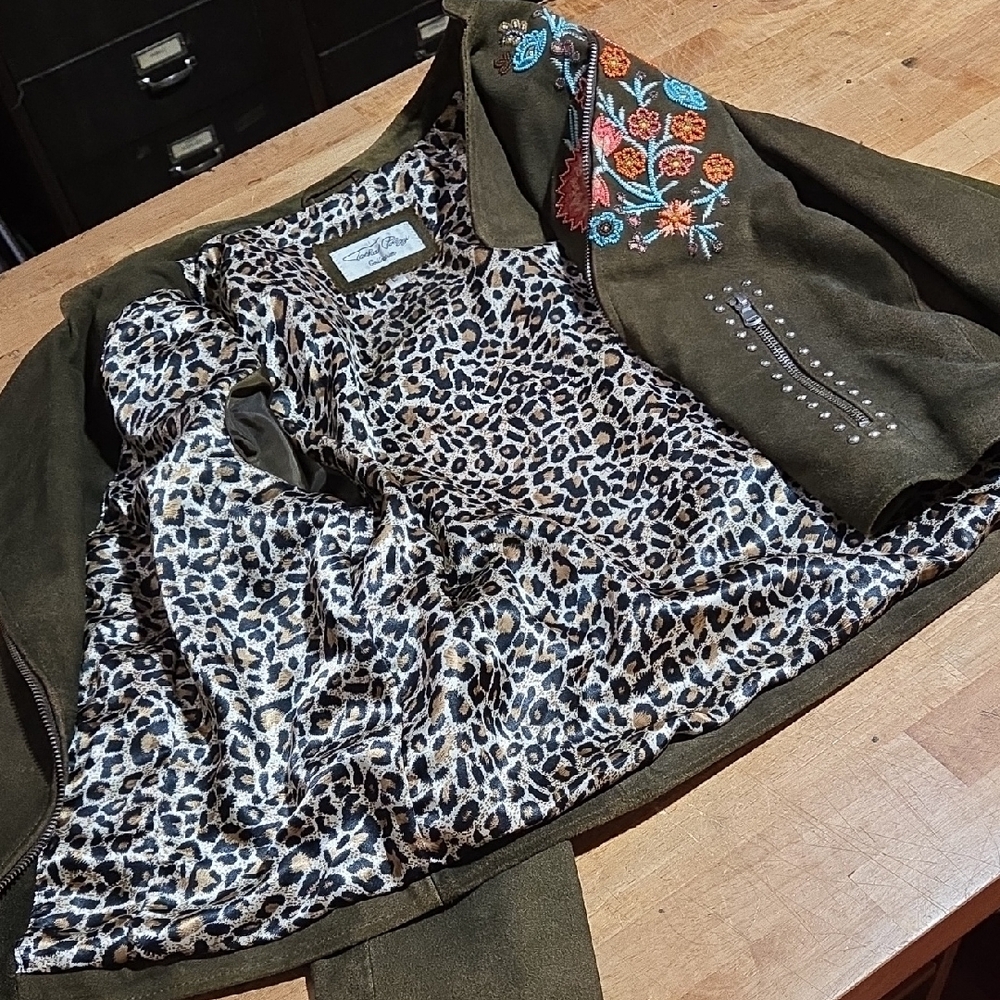NWOT! Tasha Polizzi Beautiful Suede Jacket w/ Floral Embroidery & Beading - Picture 12 of 13